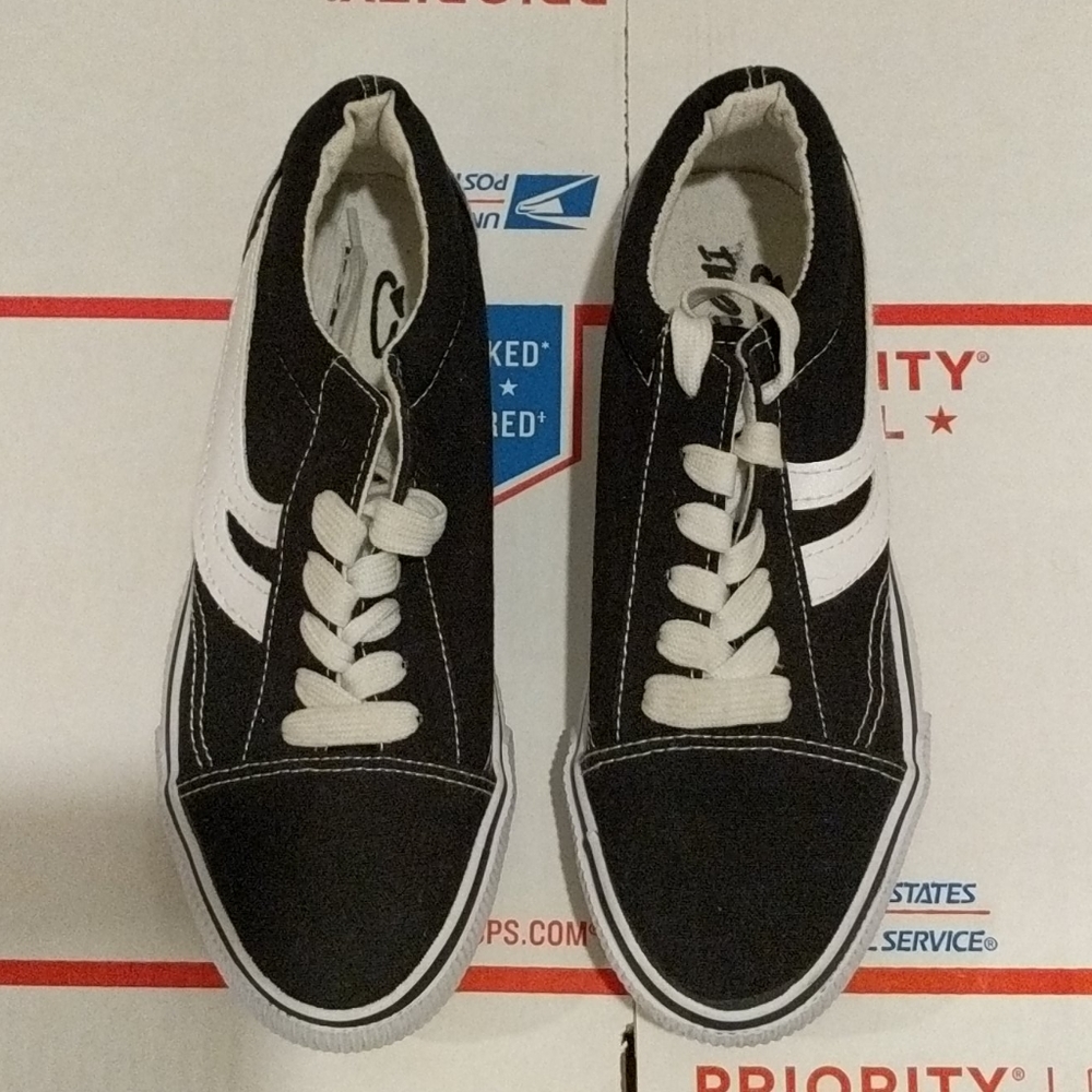 IKONIK GIRLS BLACK SNEAKERS SIZE 6 FABRIC 🆕